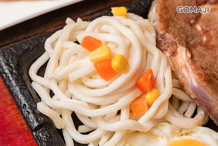 附餐鐵板麵、煎蛋 