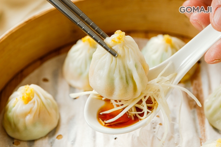 蟹黃絲瓜蝦仁湯包