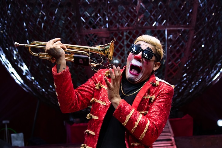 美洲瘋馬大馬戲團