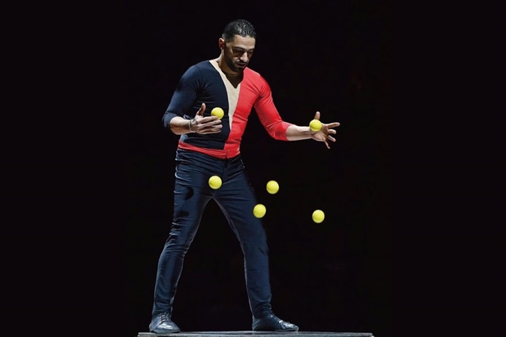 美洲瘋馬大馬戲團