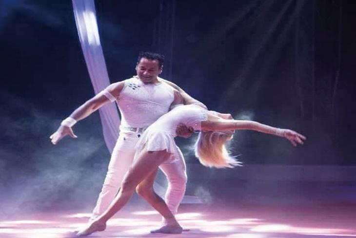 美洲瘋馬大馬戲團