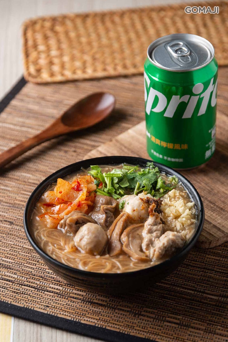 C.綜合麵線(小)人氣套餐〈綜合麵線(小)一份 + 25元飲品(330ml)一瓶(依現場供應為主)〉