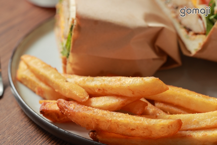 花生香菜雞腿蛋三明治