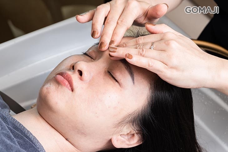 眼周手技精油按摩
