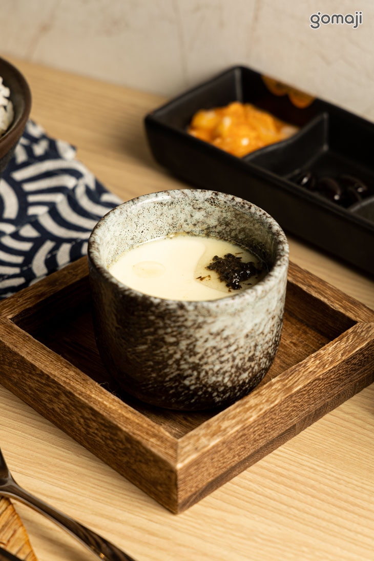  海鮮拼盤(含：時令鮮魚排+草蝦+北海道干貝+黑松露蕈菇蒸蛋) 