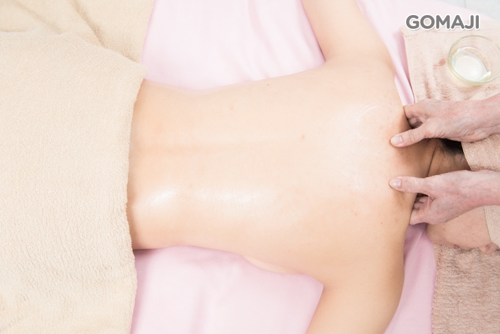 專業徒手按壓放鬆深層緊繃肌肉 