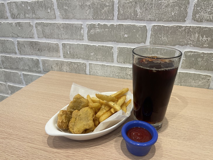 炸物雙拼一份(含雞塊+薯條) + 50元飲料一杯