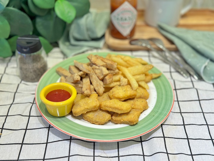 主餐任選二份 + 炸物雙拼一份 + 甜點冰淇淋一份