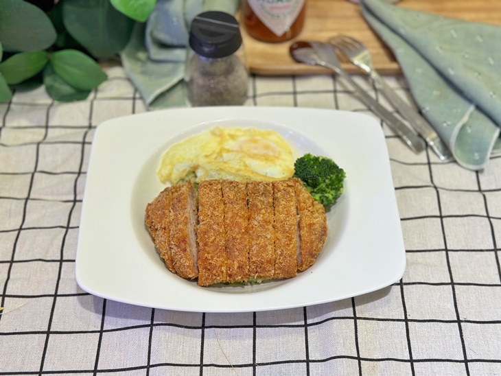 主餐任選二份 + 炸物雙拼一份 + 甜點冰淇淋一份