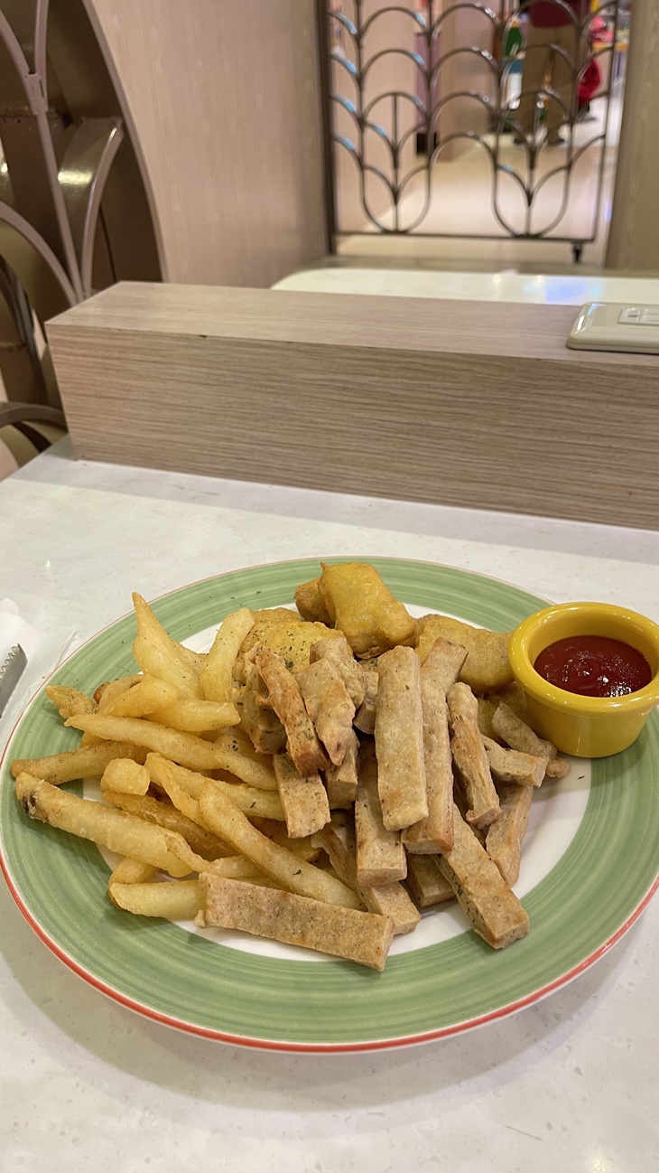 主餐任選二份 + 炸物雙拼一份 + 甜點冰淇淋一份