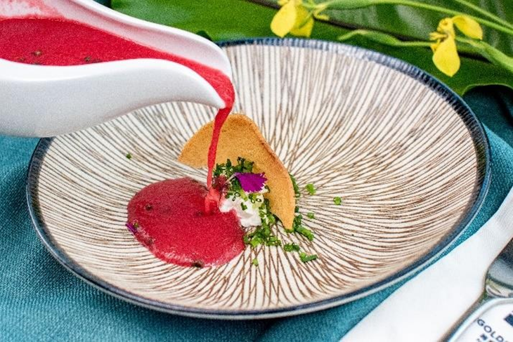 紅甜菜湯/鮮蝦脆餅&酸奶和蝦夷蔥