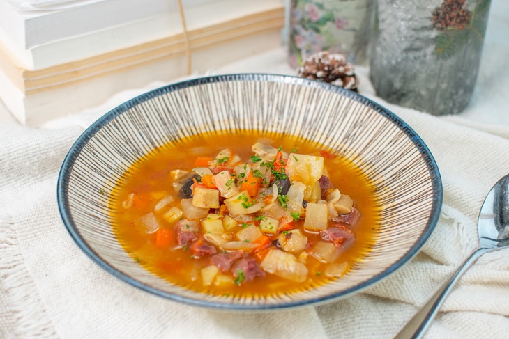 冬季的蔬菜燉煮牛頰肉湯(溯源牛肉)