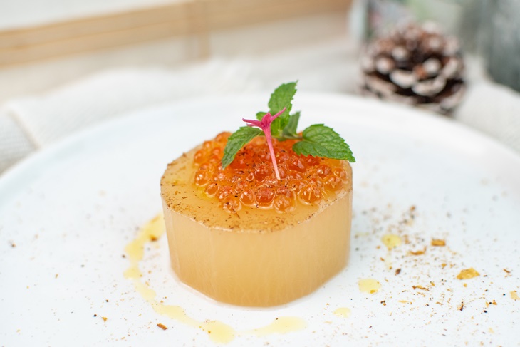 柴魚煮白蘿蔔/柴魚醬汁/鮭魚卵