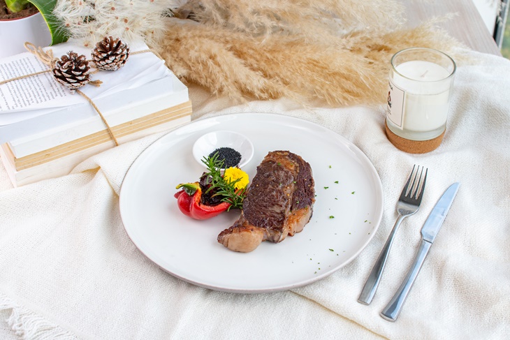 河畔乾式熟成牛肋眼/老酒醋風乾大蒜