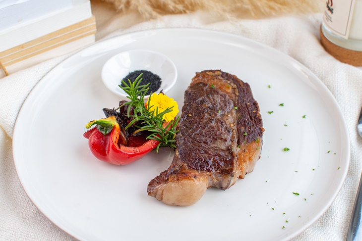 河畔乾式熟成牛肋眼/老酒醋風乾大蒜