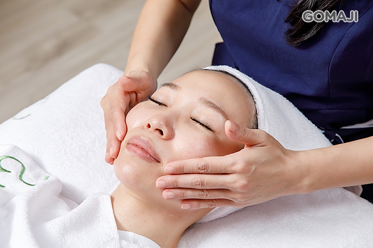 手部舒緩收斂按摩