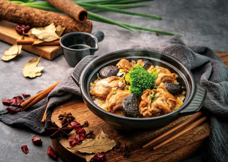 北菇滑雞煲仔飯套餐