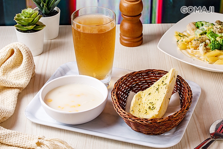 飲料/玉米濃湯/麵包一份(附餐-免費提供)
