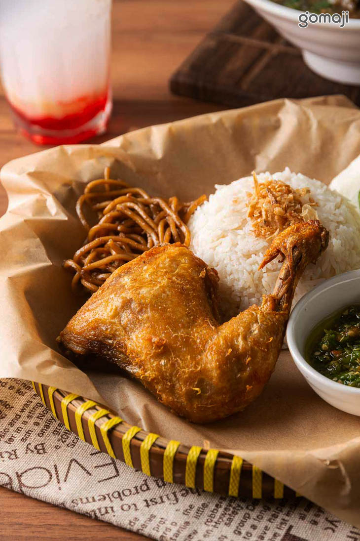 青辣椒炸雞腿飯