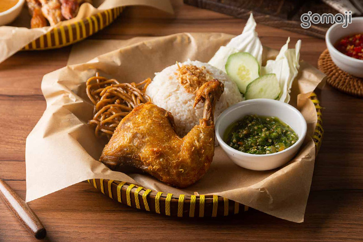 青辣椒炸雞腿飯