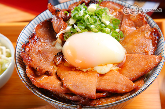 只要99元,即可享有【满烧肉丼食堂(台中逢甲店)】招牌丼饭三选一〈含