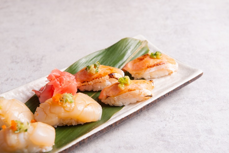 炙燒鮭魚握壽司  (晚餐限定)