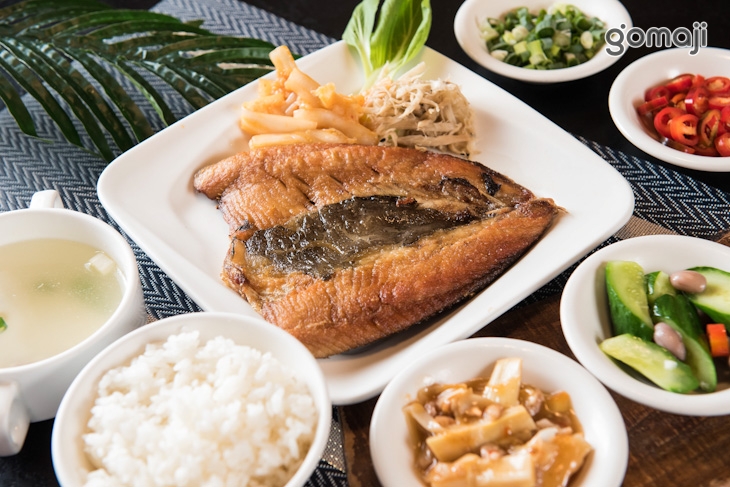香煎魚肚飯