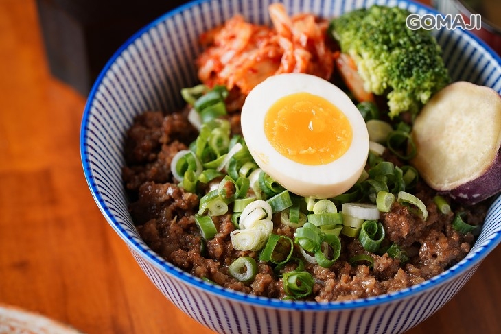 月見牛肉醬燒丼