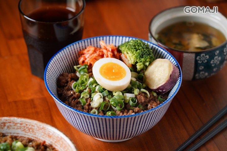 月見牛肉醬燒丼