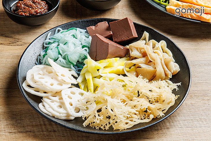 各式火鍋料、蔬菜吧