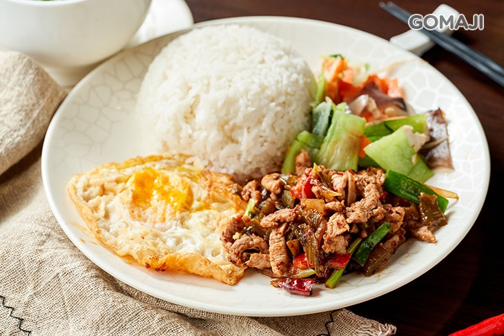 辣酸菜豬肉飯