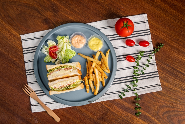 元氣三明治：熱蛋沙拉