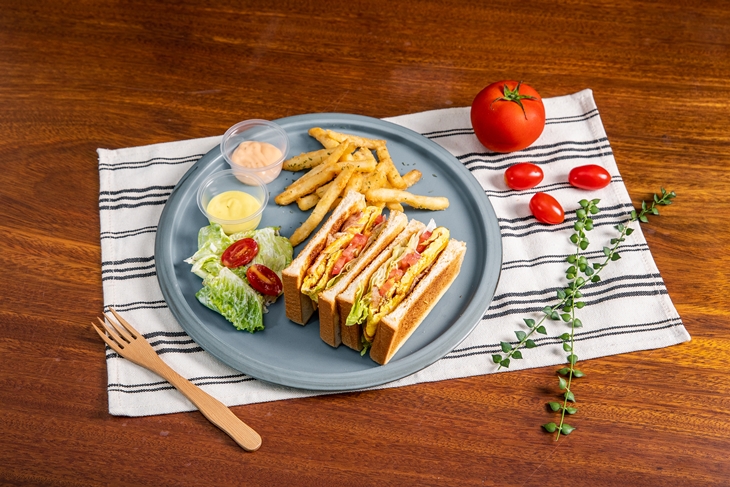 元氣三明治：花生醬培根歐姆蛋