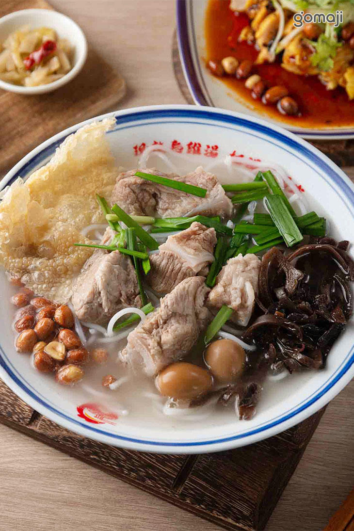 慢燉豬軟排骨米線