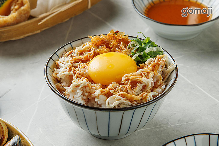 招牌月見雞絲雞油拌飯