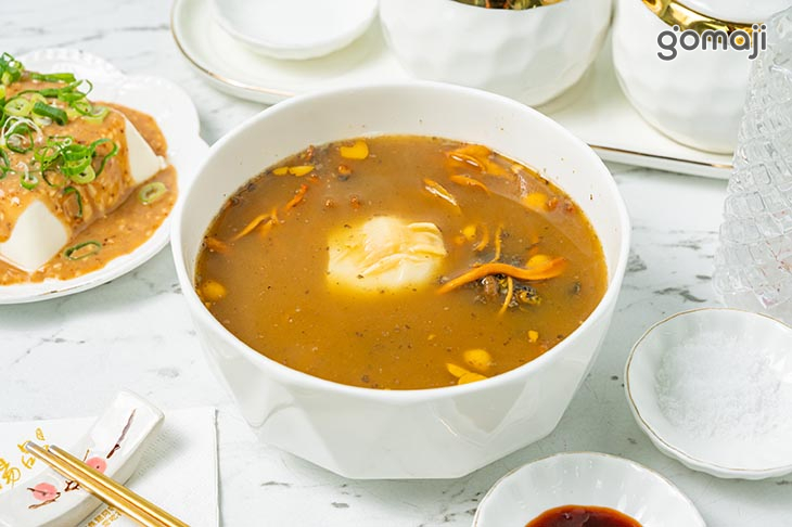 花膠南北杏烏骨雞湯