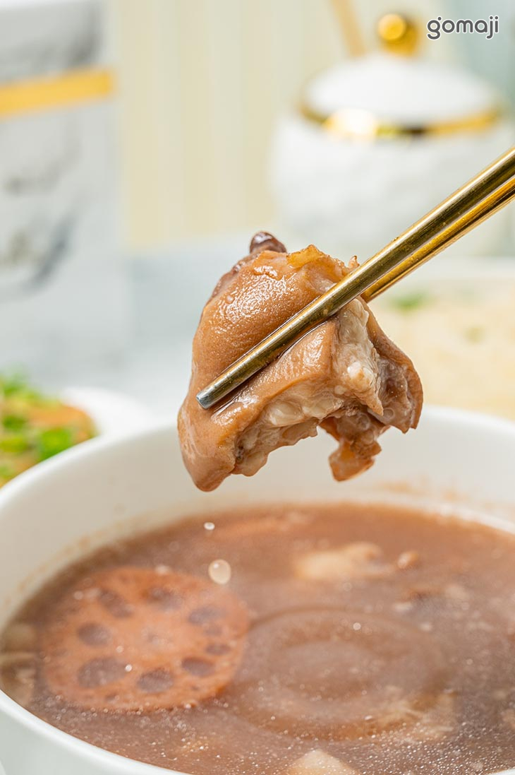 蓮藕花生豬腳湯