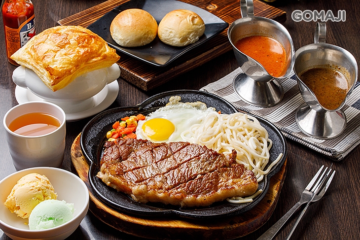 　B.金好佳 奢華三饗 獨享套餐　 〈主餐：三拼排餐一份(招牌沙朗牛/香煎豬排/嫩雞腿排/香酥鱈魚排/營養鮭魚排/海味花枝/嫩口干貝 任選三) 或 獨家嫩肩牛排12盎司/丁骨牛排/沙朗波霸12盎司/紐約客牛排 四選一 + 酥皮濃湯一份 + 烤酥餐包一份 + 內用可享湯品、飲品、冰淇淋自助吧無限享用〉