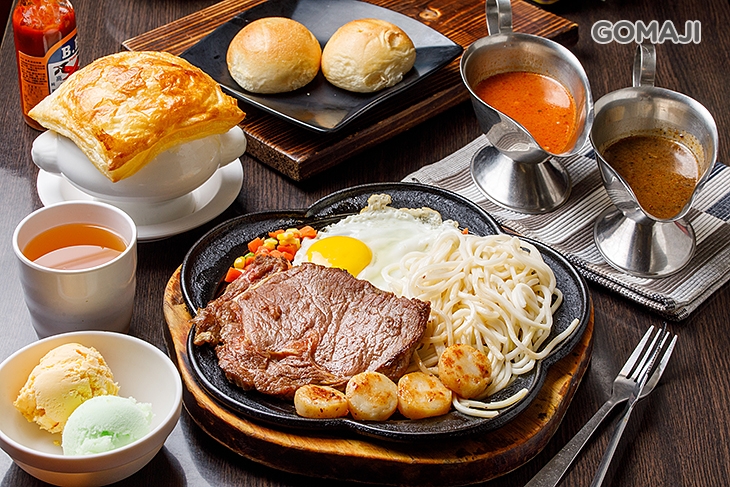 　A.金好佳 輕奢雙饗 獨享套餐　 〈主餐：雙拼排餐一份(招牌沙朗牛/香煎豬排/嫩雞腿排/香酥鱈魚排/營養鮭魚排/海味花枝/嫩口干貝 任選二) 或 干貝排/菲力牛排 二選一 + 酥皮濃湯一份 + 烤酥餐包一份 + 內用可享湯品、飲品、冰淇淋自助吧無限享用〉