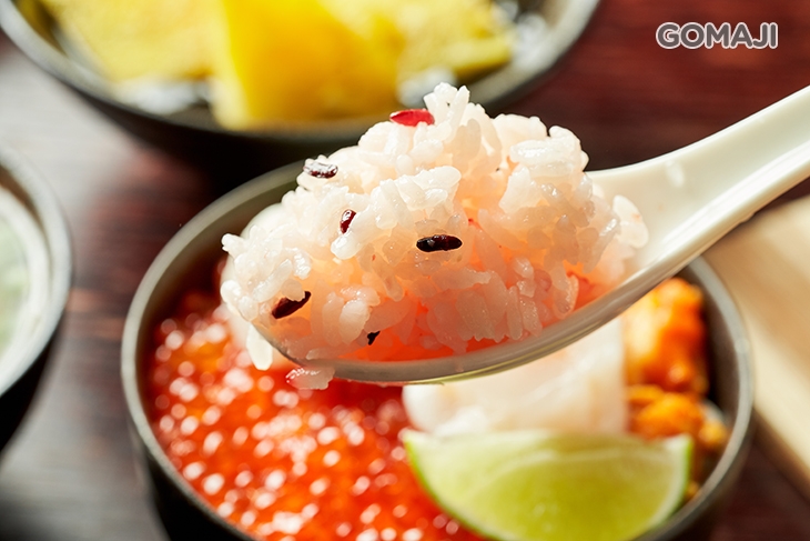 御品四季彩豪華丼一份(含鮭魚卵+生鮮海膽+生食干貝二顆+紅麴醋飯) 