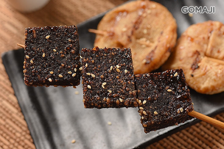 甜不辣一支 + 米血糕一支