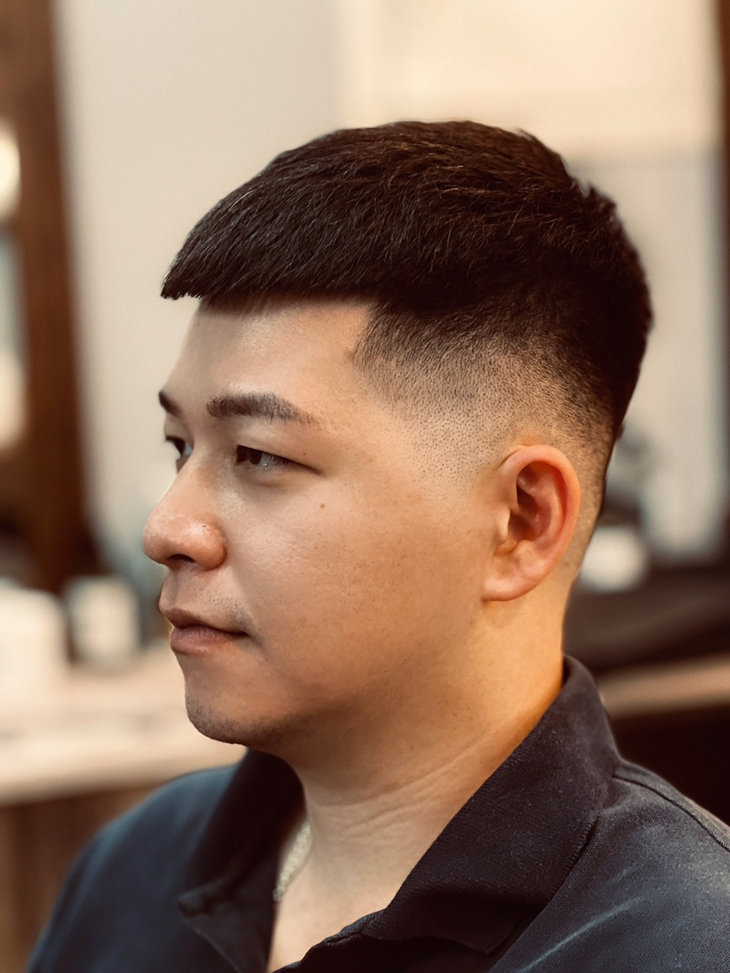 A.嘻油記理髮廳-美式英倫俐落帥髮型通通有！頭皮活化清爽洗髮+帥氣男士理髮設計剪裁