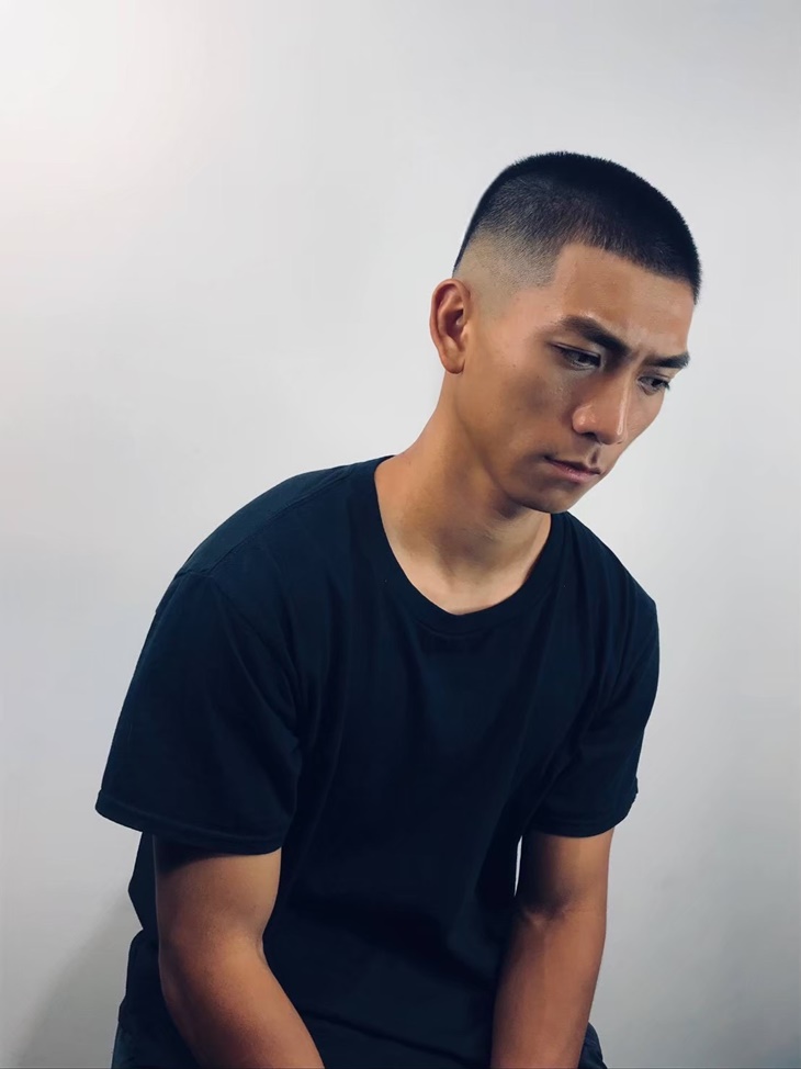 A.嘻油記理髮廳-美式英倫俐落帥髮型通通有！頭皮活化清爽洗髮+帥氣男士理髮設計剪裁