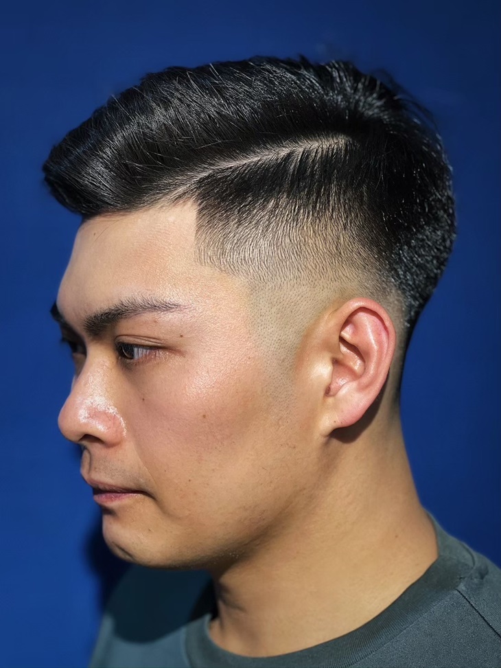 A.嘻油記理髮廳-美式英倫俐落帥髮型通通有！頭皮活化清爽洗髮+帥氣男士理髮設計剪裁