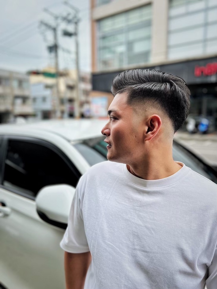 A.嘻油記理髮廳-美式英倫俐落帥髮型通通有！頭皮活化清爽洗髮+帥氣男士理髮設計剪裁