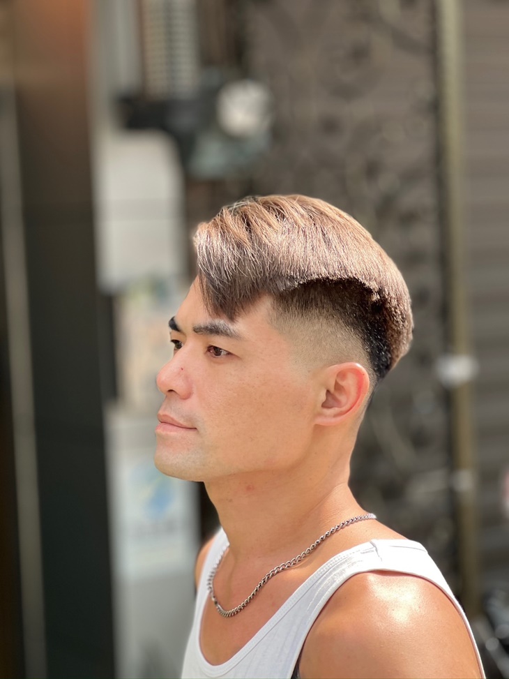 B.嘻油記理髮廳-換上酷帥新髮色！頭皮活化清爽洗髮+帥氣男士理髮設計剪裁+專業精緻染髮