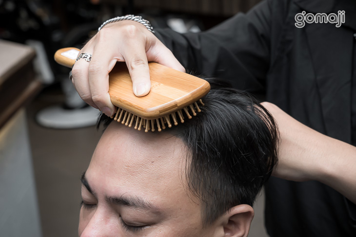 頭皮按摩梳理（清除表層髒污活絡頭皮）