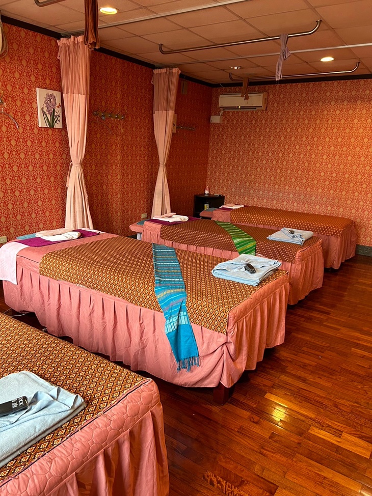 威龍泰式養生館