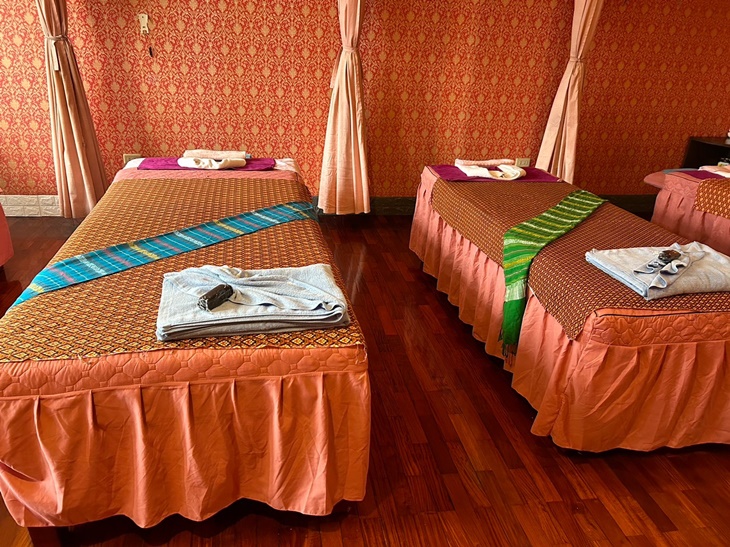 威龍泰式養生館