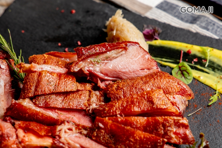 德國豬腳佐蜂蜜芥末醬